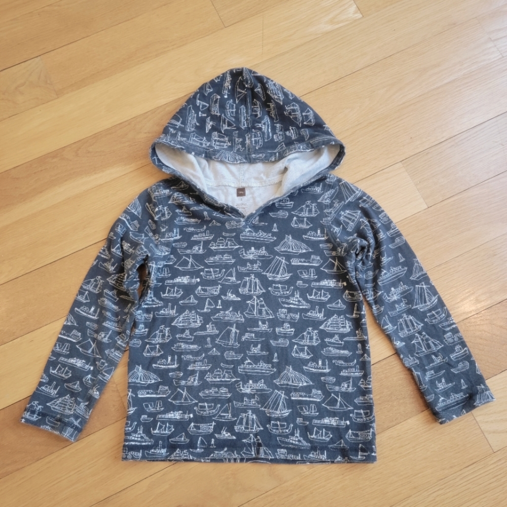 Tea Collection Boys Long Sleeve Hooded Tee Size 5